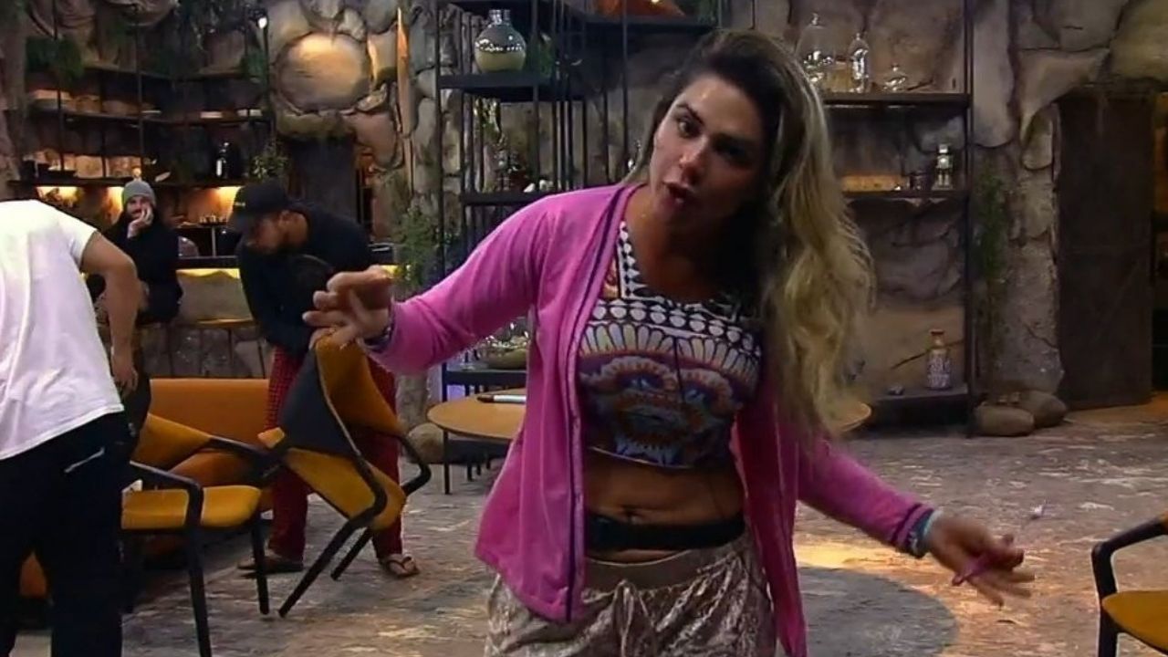 No ‘Ilha Record’, Nadja Pessoa se irrita após participante invadir o banheiro: “Violência psicológica”