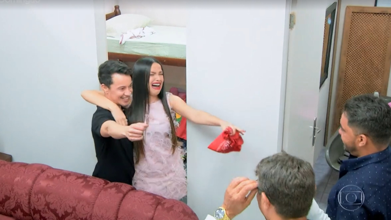 No ‘Revisitando o Passado’, ex-BBB Juliette se emociona e cai no choro ao rever casa de infância: “Ficou igual”