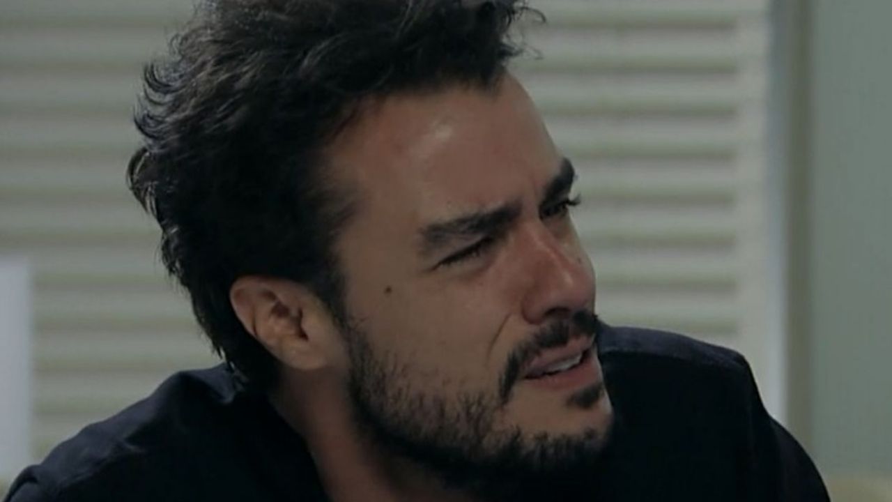 Império: Enrico cai na real e implora perdão de Cláudio em cama de hospital: “Me aceita como filho de novo”