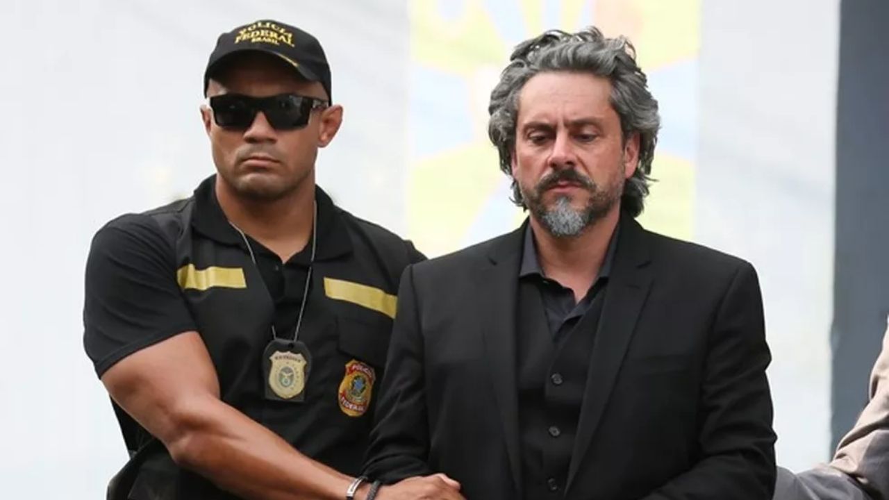 Império: José Alfredo retorna em grande estilo da falsa morte e acaba preso: “Estarei com vocês”