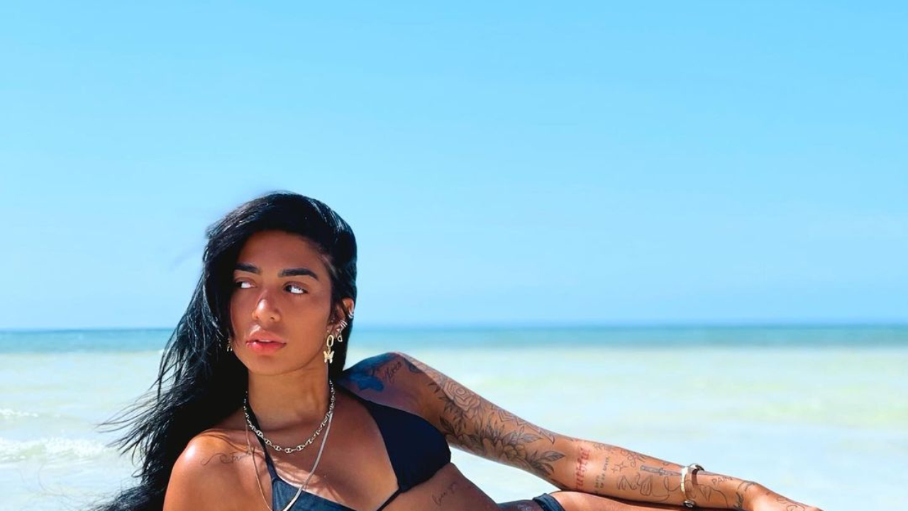 Irmã gata de Gabigol, Dhiovanna Barbosa surge com o bumbum à milanesa e provoca fãs: “Beije meu corpo”