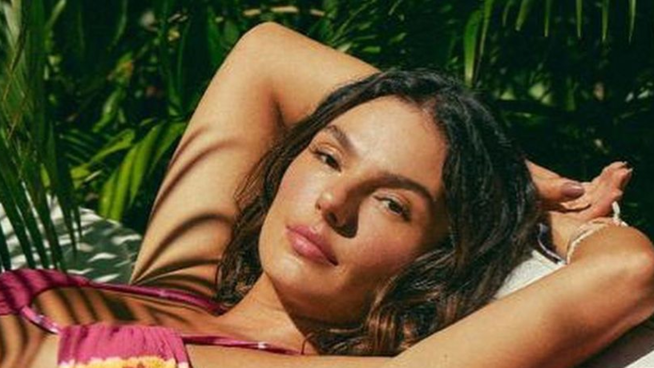 Repaginada! Isis Valverde adota franjinha e fãs destacam semelhança com ex-BBB: “Gata!”