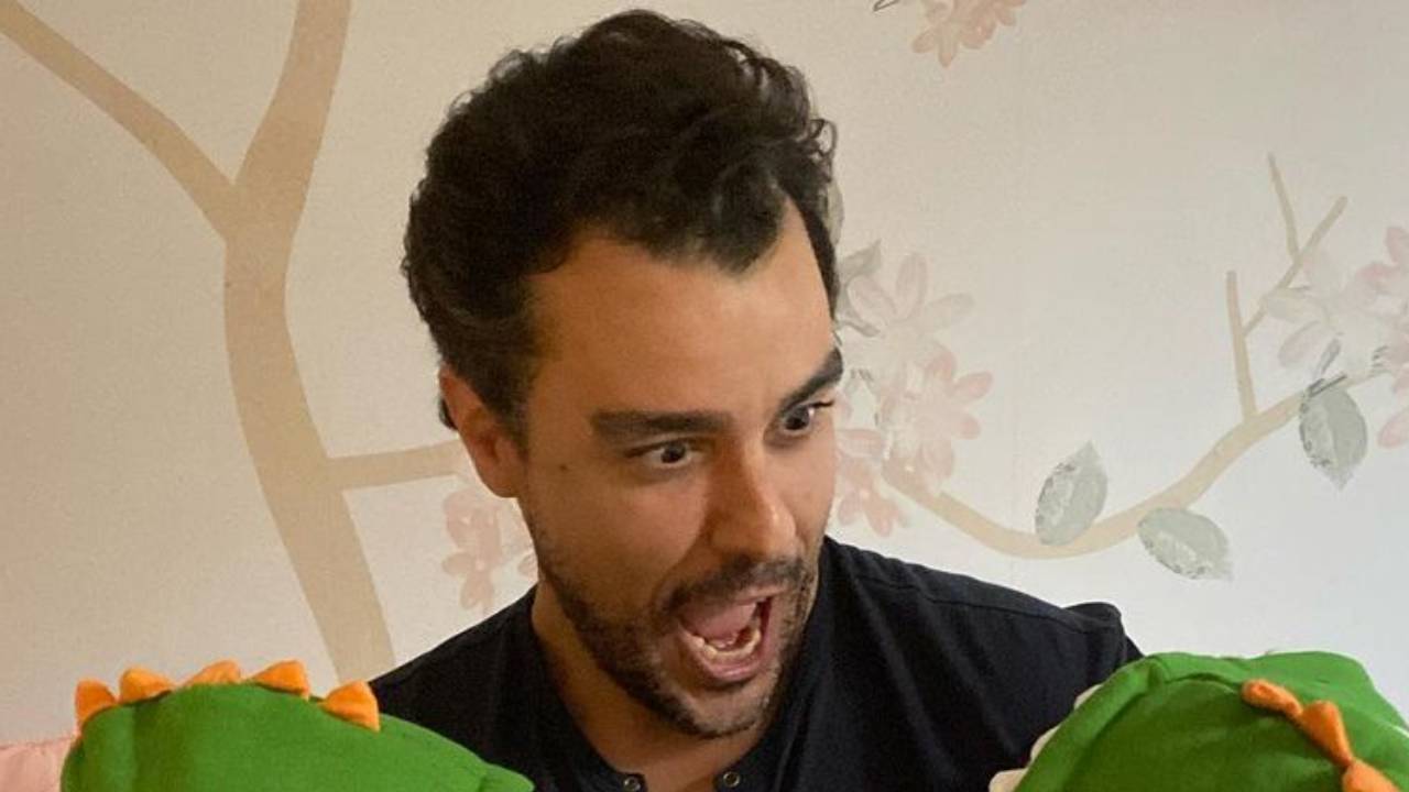 Joaquim Lopes encanta a web ao mostrar gêmeas fantasiadas de dinossauro e brinca: “Jurassic Park”