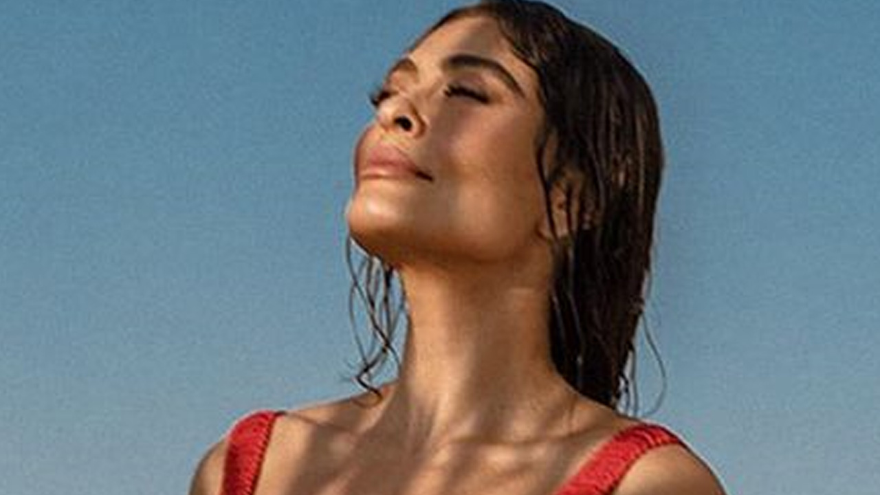 Juliana Paes aparece com vestido de crochê sem nada por baixo e seguidores aplaudem: “Incrível”