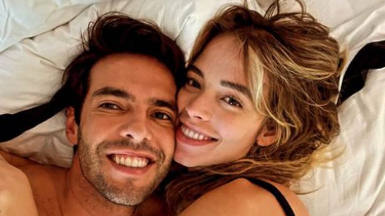 Após treta com a ex, Kaká posa na cama com a esposa Carol Dias e manda indireta: “Verdadeiros”
