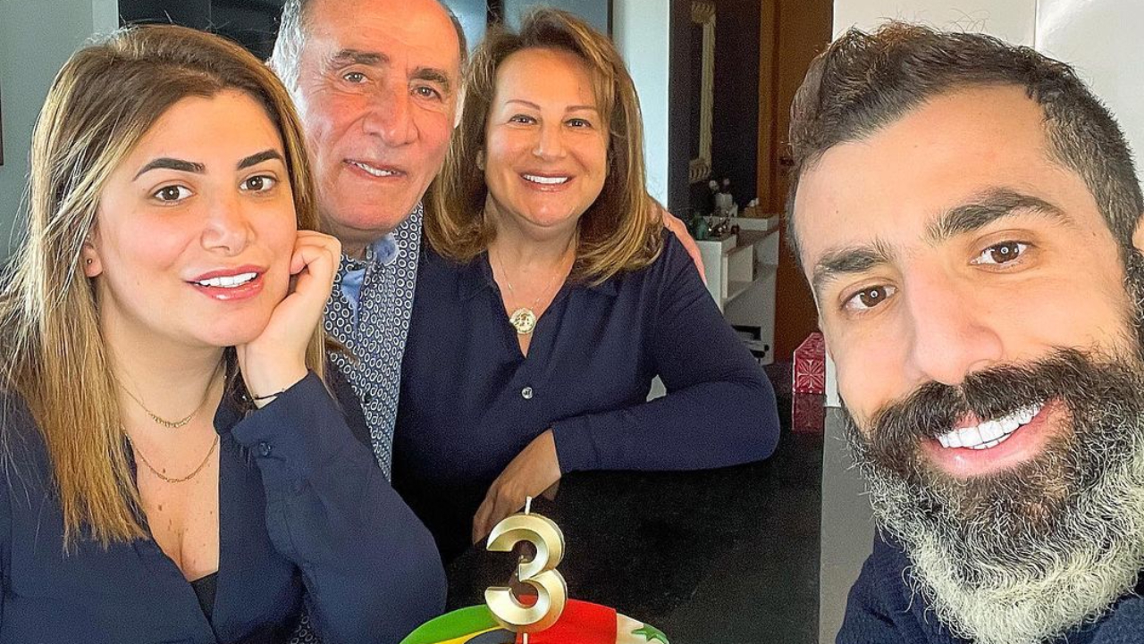 Ex-BBB Kaysar Dadour emociona ao celebrar três anos da família no Brasil após fuga de guerra na Síria: “Vitória”