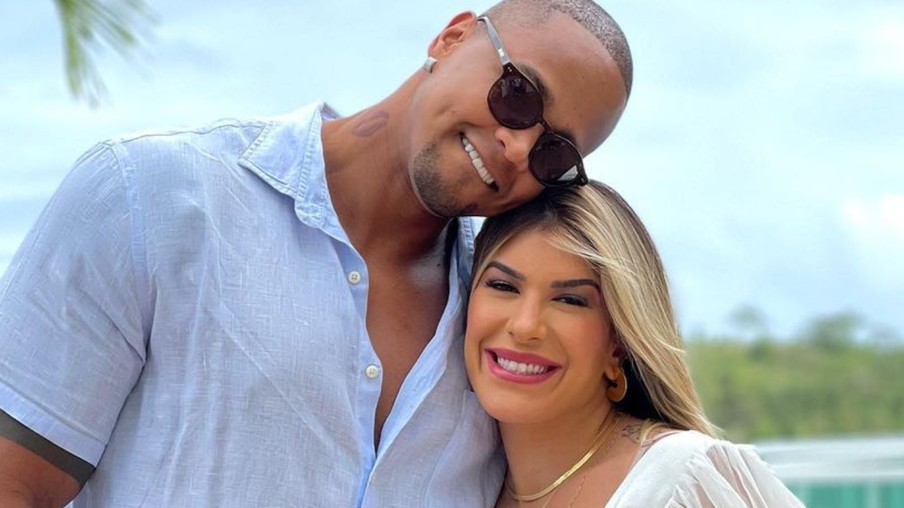 Às vésperas do nascimento da filha, Léo Santana exalta casamento com Lore Improta: “Pro resto da vida”