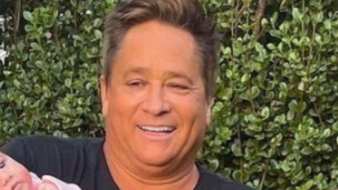Em momento raro, Leonardo reúne os quatro netos em foto inédita: “Que família abençoada”