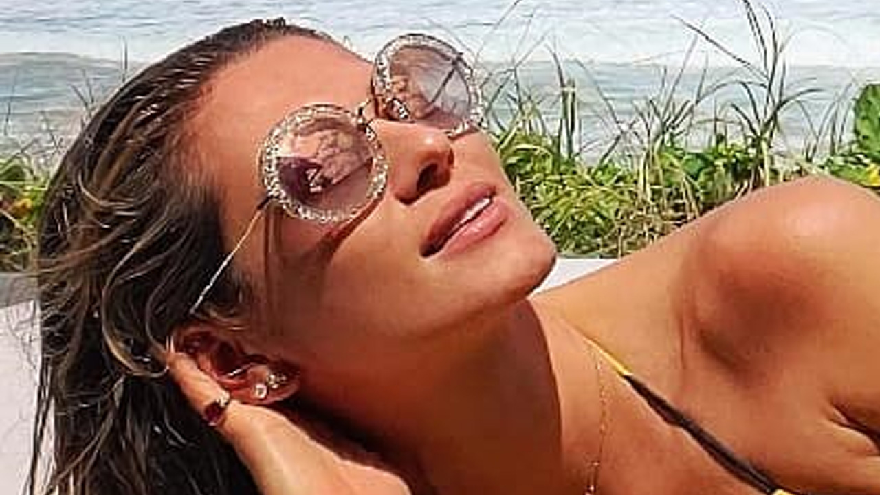 De biquíni, Lívia Andrade torra bumbum ao sol em Maceió e corpão atrai elogios: “Docinho de leite”