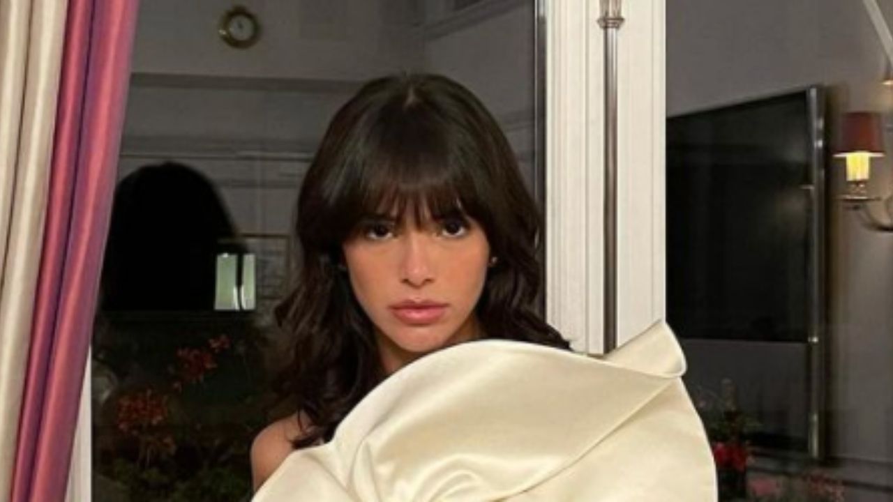 Bruna Marquezine sai para jantar com look inusitado e choca famosas: “Passada com essa blusa”
