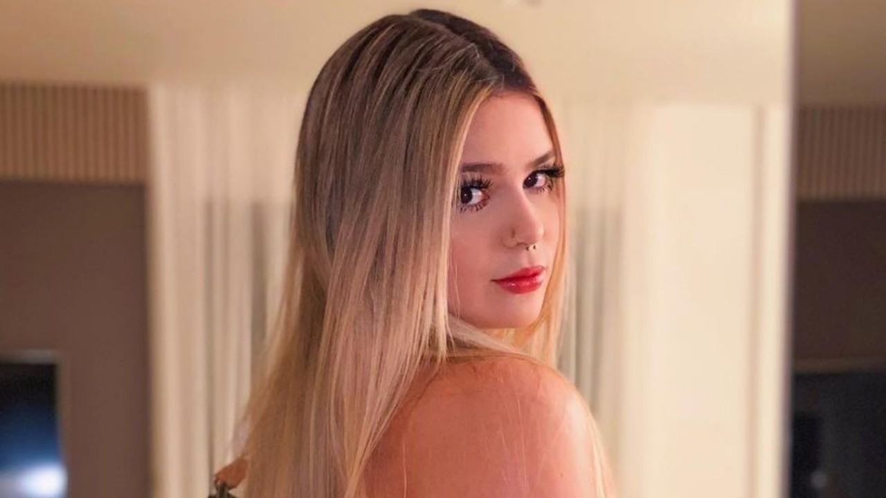 Ex-BBB Viih Tube ousa ao eleger look transparente e lingerie fio-dental causa: “Engasgava com tanta perfeição”