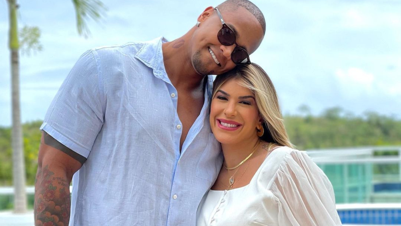 Grávida da primeira filha, Lore Improta recebe homenagem especial do marido, Léo Santana: ”Mãe incrível”