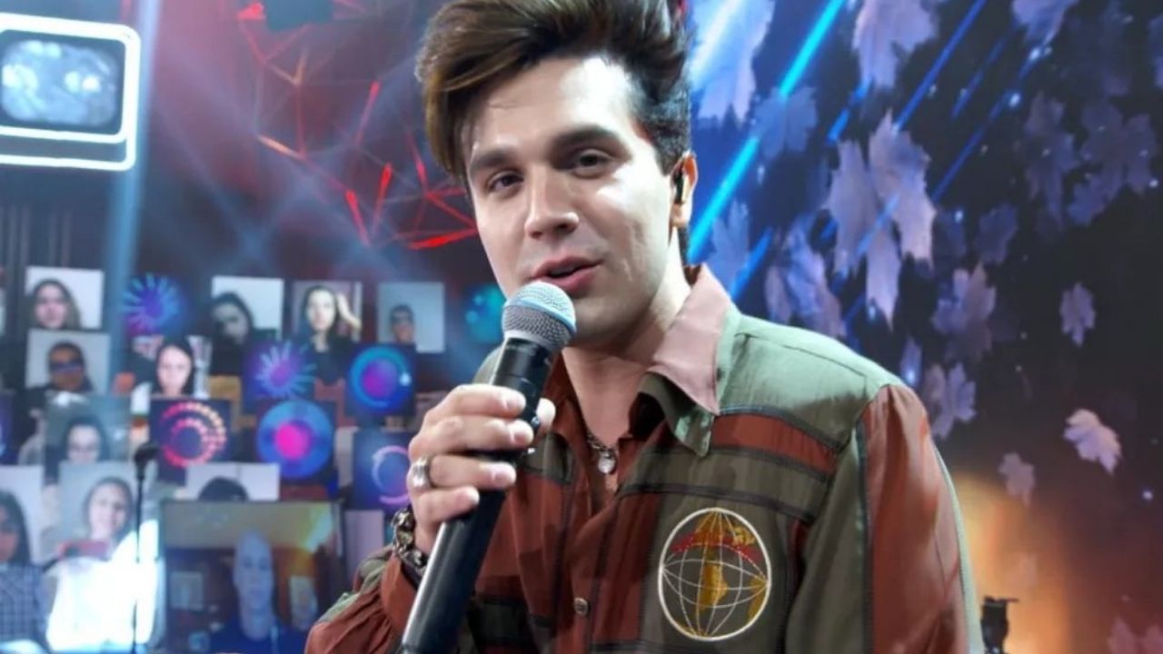 Luan Santana confirma namoro no ‘Altas Horas’, mas é visual do cantor que choca fãs: “É reprise?”