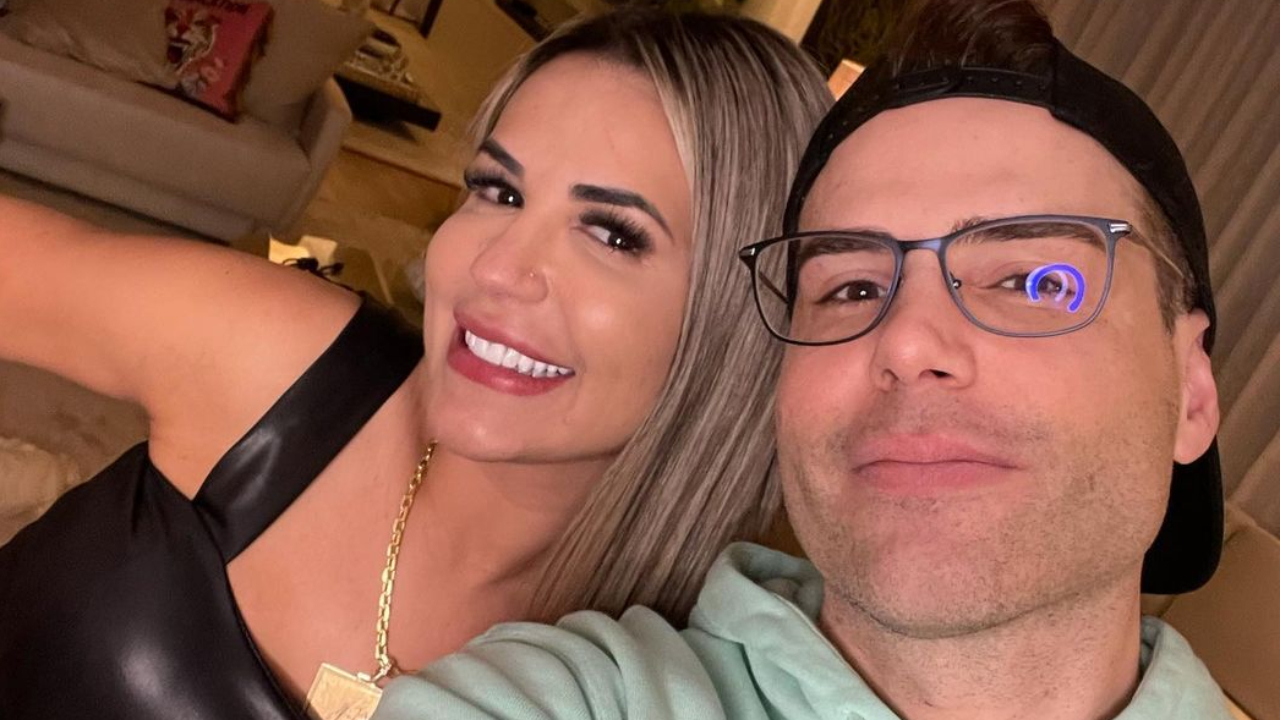 Luiz Bacci sai em defesa da viúva de MC Kevin após polêmica com look em audiência: “Assunto cancelado!”