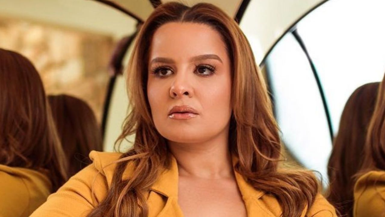 Sem blusa, Maiara posa apenas de blazer e decote profundo rouba a cena: “Mulherão da p****”