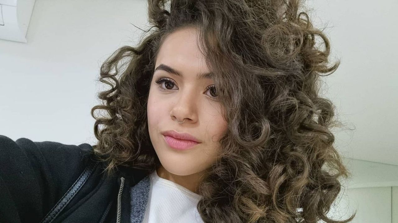 Maisa Silva renova o visual, clareia apenas as pontinhas e fãs babam: “Ficou perfeito”