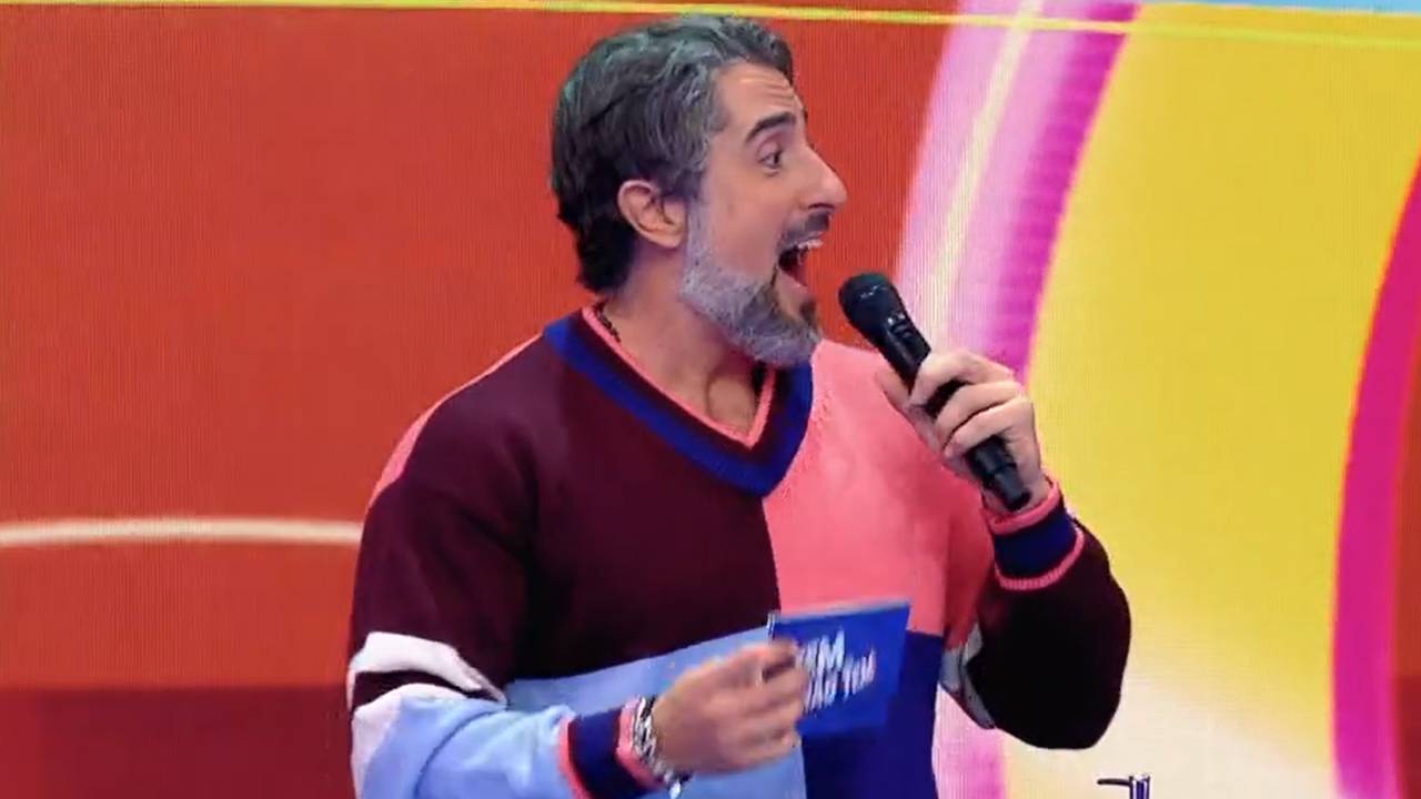 Na estreia do ‘Caldeirão’, Marcos Mion solta indireta sobre cenário da Record TV: “Aqui o telão funciona”
