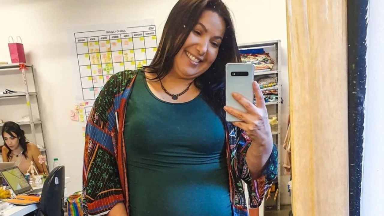 Mariana Xavier surge com barrigão de grávida, choca fãs e se explica: “Observando quanto tempo vai levar”