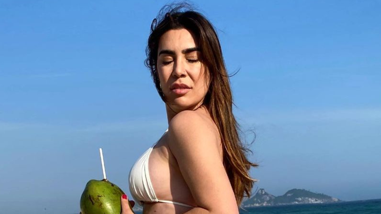 Naiara Azevedo mostra frente e verso e faz biquíni sumir no bumbum avantajado: “Mulherão!”