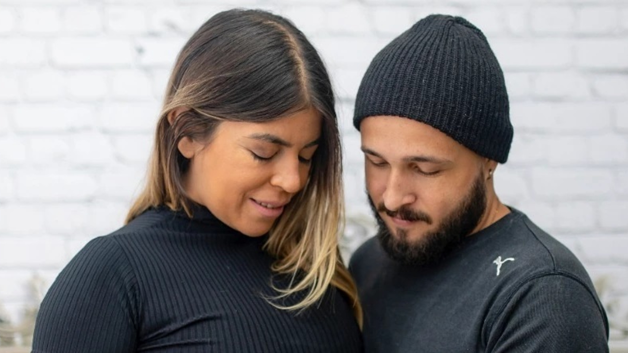 Elas chegaram! Raquel Pacheco, a Bruna Surfistinha, anuncia nascimento das filhas gêmeas