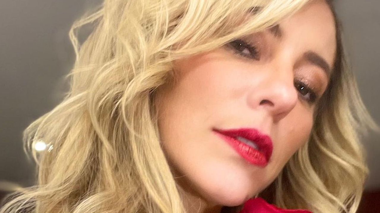 Paolla Oliveira mostra visual fatal para “sextar” com Diogo Nogueira: “Só quer paz e amor”