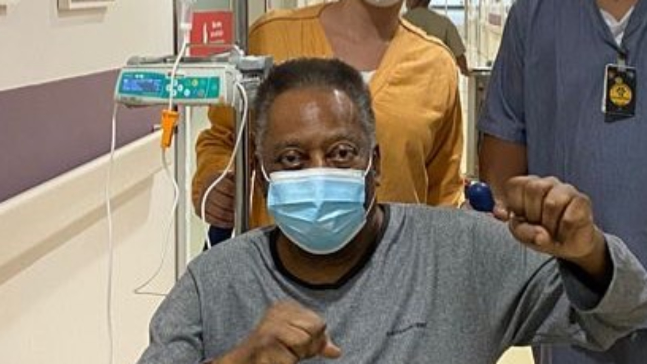 Após retirada de câncer, Pelé compartilha clique diretamente do hospital e mostra otimismo: “A cada dia melhor!”