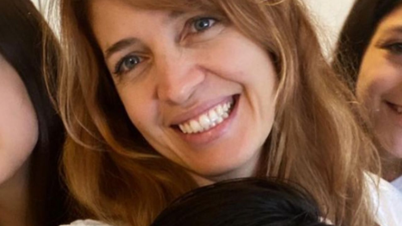 Poliana Abritta reúne os trigêmeos em foto raríssima e se declara: “Que aprendam com seus erros”