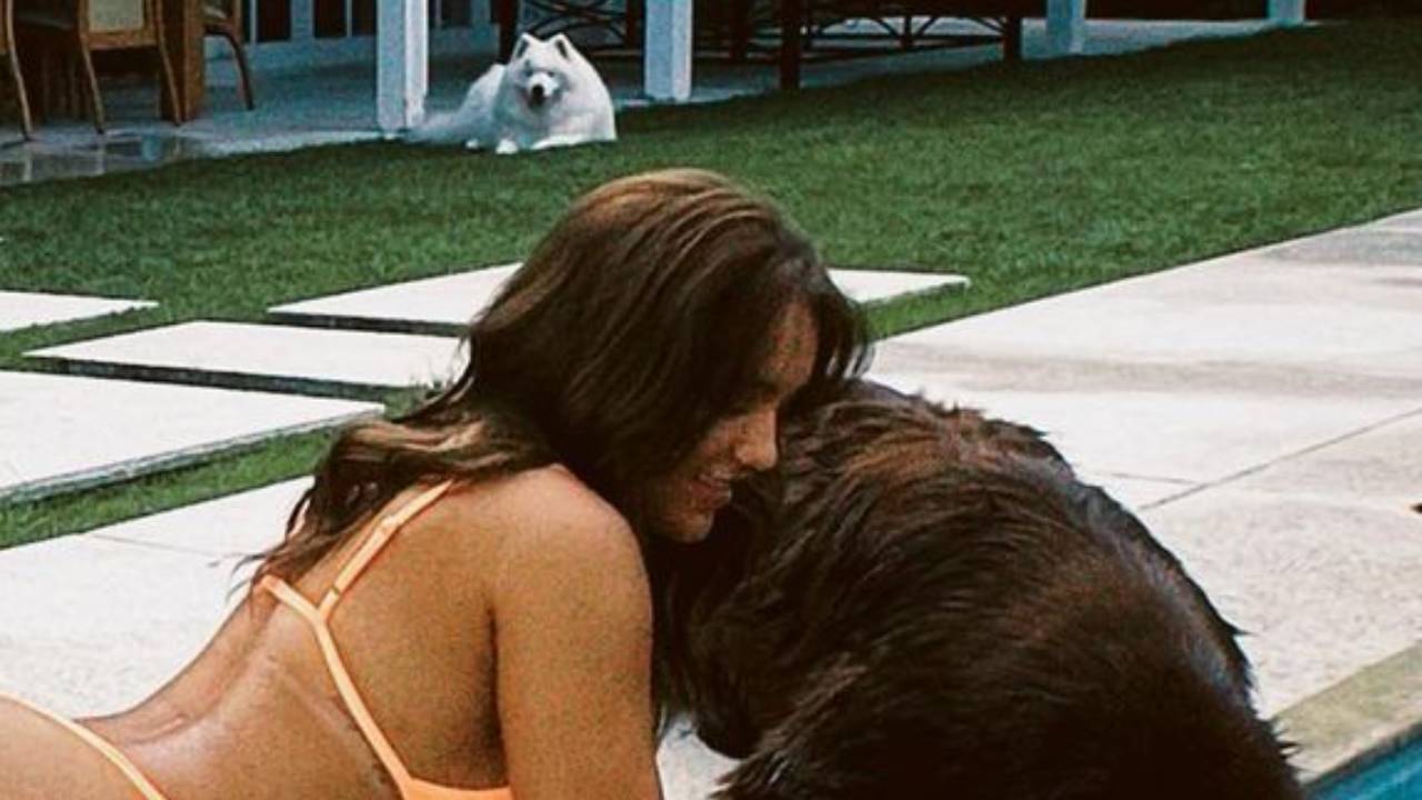 Ex-BBB Rafa Kalimann faz biquíni sumir em bumbum GG e brinca com imaginação da web: “Boazuda”