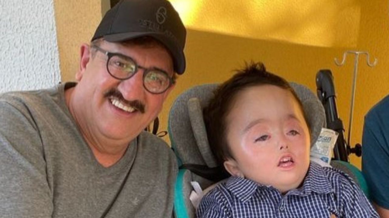 Apaixonado pelo neto, Ratinho comove fãs ao publicar foto rara com Noah: “Nosso grande amor”