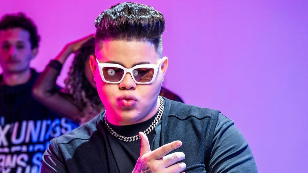 Rogerinho diz que vida mudou após emplacar dois grandes hits: ”Conforto para minha família”