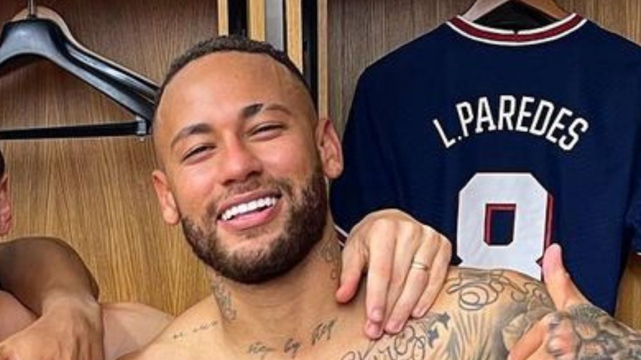 Sem camisa, Neymar exibe corpão sarado pós jogo e abdômen trincado fica em evidência: “Apelação”