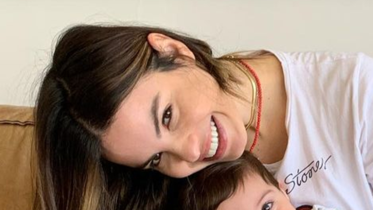 Sthefany Brito celebra dez meses do primogênito e semelhança impressiona fãs: “Tal mãe, tal filho!”