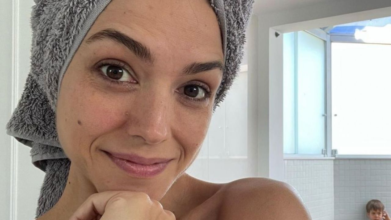 Thais Fersoza é vigiada pelos filhos enquanto toma banho em momento sem filtros: “Realidade”