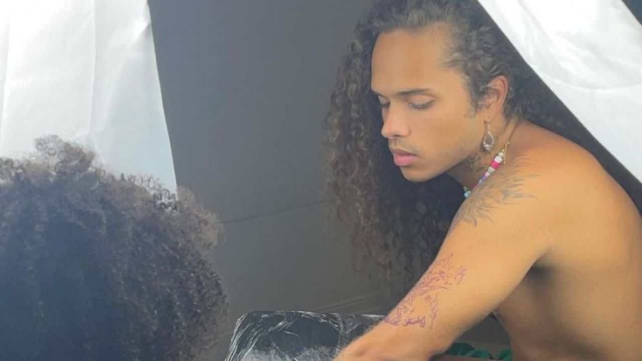 Vitão faz tatuagem com frase intrigante e seguidores reagem: “Nunca mais te chamo de príncipe”