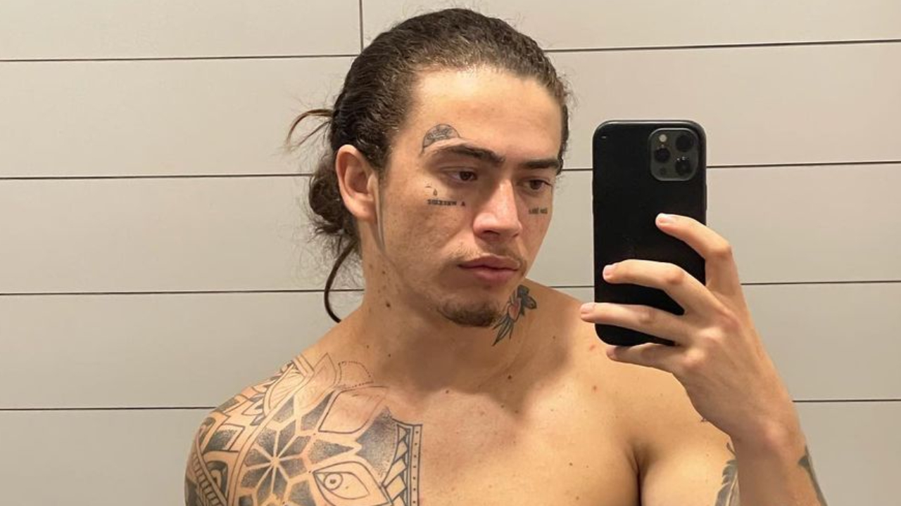 Todo fortão, Whindersson Nunes faz selfie sem filtros e mostra novo físico: “Que abdômen é esse?”