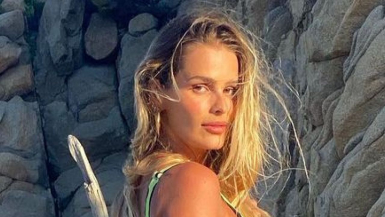 De biquíni mínimo, Yasmin Brunet empina o bumbum e impressiona com curvas absurdas: “Deusa grega”