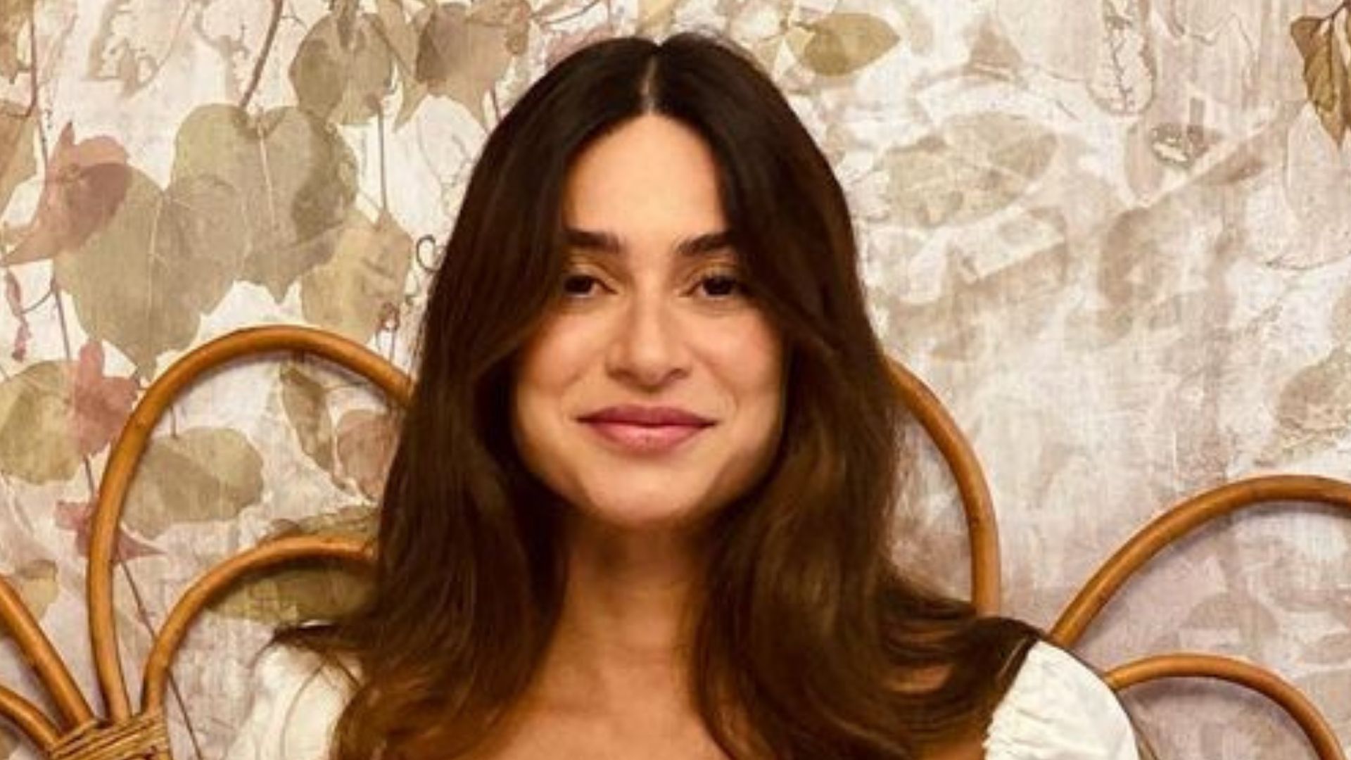 Thaila Ayala posa com vestido coladinho e exibe curvas da gravidez: “Belíssima”